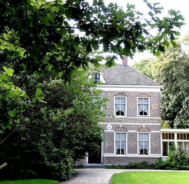 Gebouw van de voormalige Tuinbouwschool in Frederiksoord