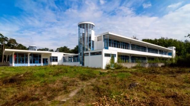 Het Dresselhuyspaviljoen van het voormalige Sanatorium Zonnestraal