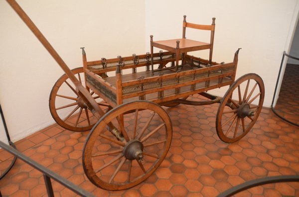 Reconstructie van een wagen uit de Hallstatt-tijd in het Paleis Rohan in Straatsburg