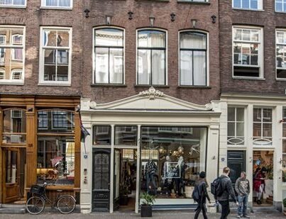 Historische winkelpuien aan de Reestraat in Amsterdam