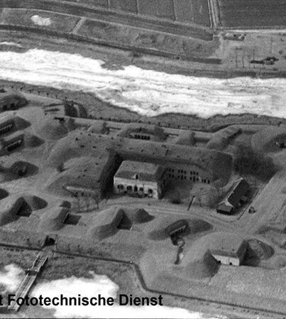Fort Prins Frederik op Ooltgensplaat omstreeks 1930