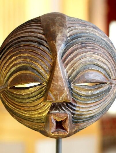 Kifwebe masker in het Afrikamuseum in Tervuren