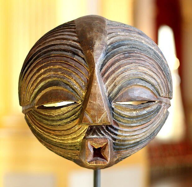 Kifwebe masker in het Afrikamuseum in Tervuren