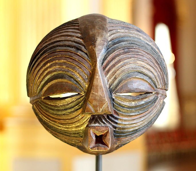 Kifwebe masker in het Afrikamuseum in Tervuren