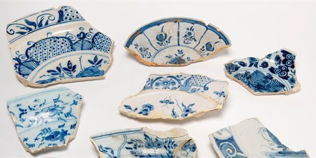 Fragmenten van Amsterdamse faience borden