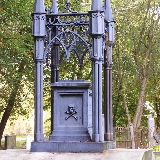 Grafmonument van de familie Brumsteede op de Noorderbegraafplaats in Assen (2005)