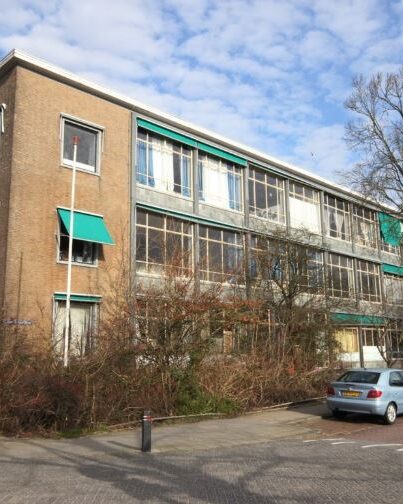 De oude Christelijke Lagere Technische School (CLTS) in Leeuwarden
