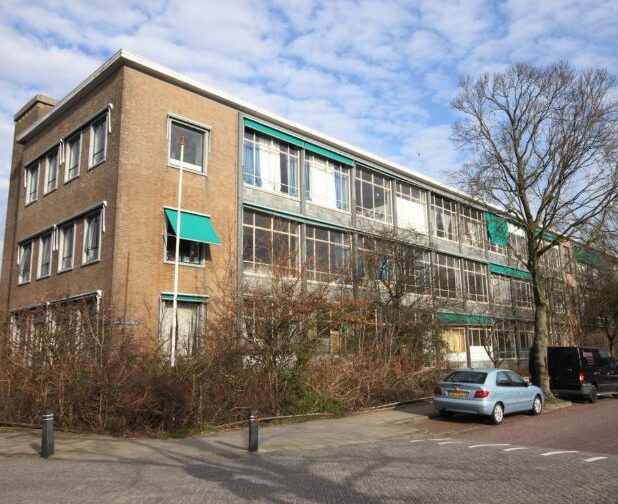 De oude Christelijke Lagere Technische School (CLTS) in Leeuwarden