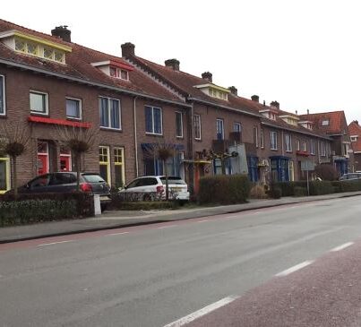 De Torenstraat in de Papagaaienbuurt in Drachten