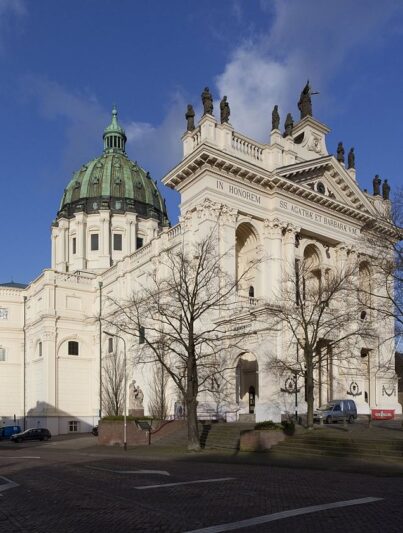 De Basiliek van de H.H. Agatha en Barbara in Oudenbosch (2011)