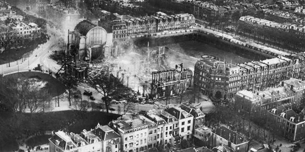 Het afgebrande Paleis voor Volksvlijt in 1929