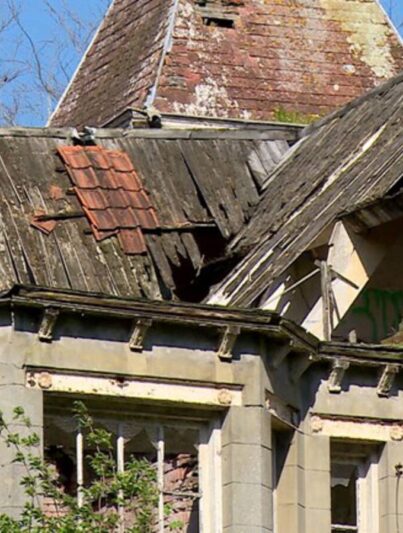 Referentiebeeld: Het dak van Het Hoompje in Sluis is deels ingestort