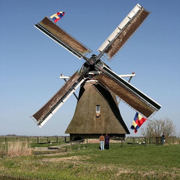 De rijksmonumentale Bullemolen in Lekkum (2010)