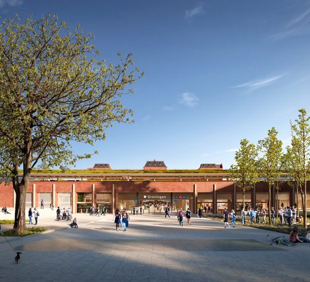 Impressie van de tweede volwaardige entree aan de achterzijde van het station. In de verte het monumentale stationsgebouw