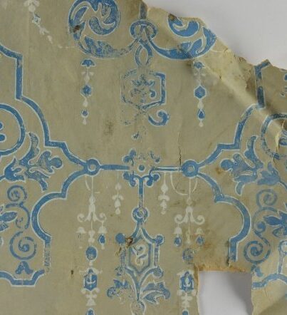 Fragment van het behang in de voormalige studentenkamer van dichter Piet Paaltjens in Hogewoerd 63