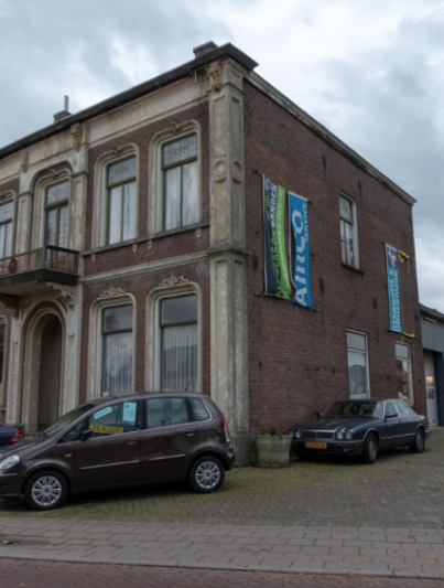 De vervallen negentiende-eeuwse villa aan Kattenburg 24-26 in Druten