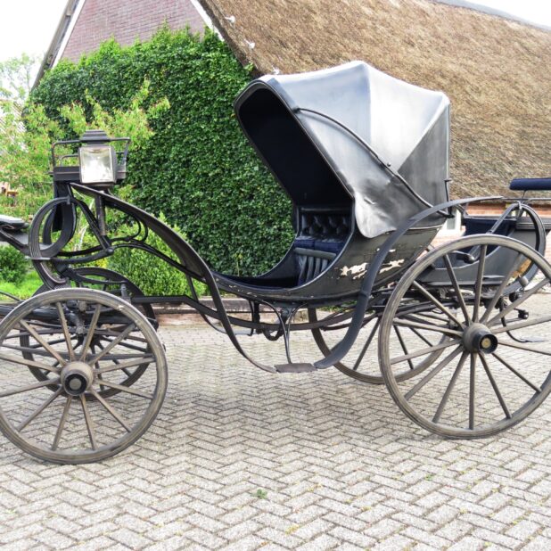Historisch rijtuig rijdend mobiel erfgoed