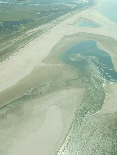 Opgespoten strand bij Ter Heijde
