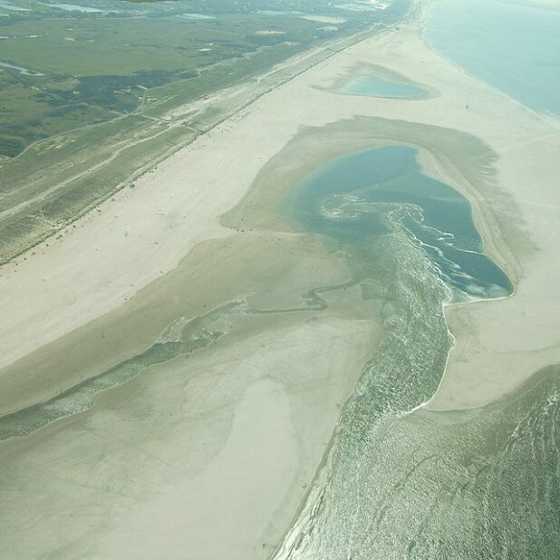 Opgespoten strand bij Ter Heijde
