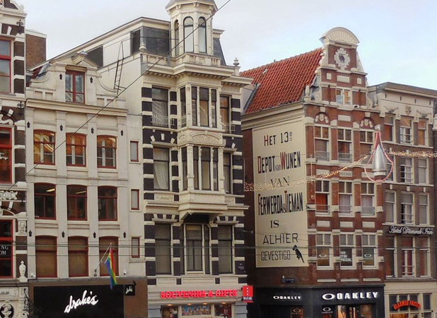 Oude gevelreclame in Amsterdam
