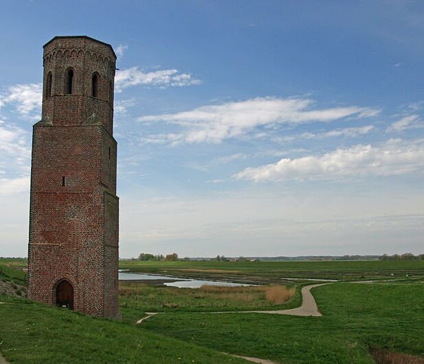 De Plompetoren in Burgh-Haamstede. Een rijksmonument dat op dit moment gerestaureerd wordt