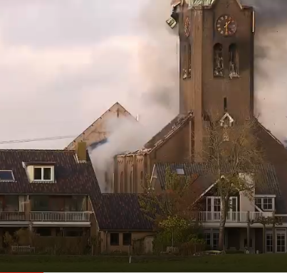 Brandende Onze-Lieve-Vrouw-Geboortekerk Hoogmade