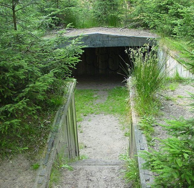Onderduikershol in het Valtherbos