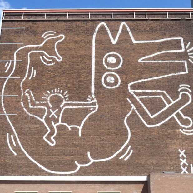 Muurschildering van Keith Haring op het Food Centre in Amsterdam