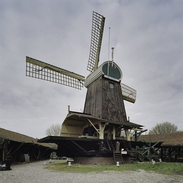 Houtzaagmolen de Otter in Amsterdam vóór de opknapbeurt in 2005