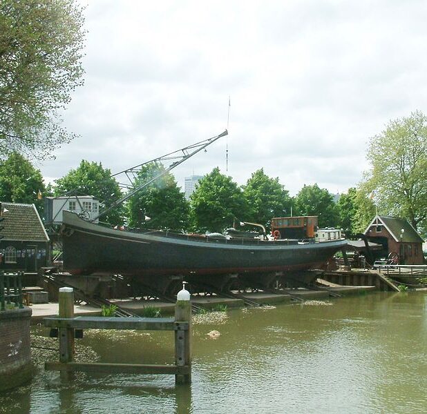 Scheepshelling Koningspoort in de Oude Haven in Rotterdam