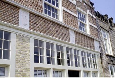 Historische baksteengevels aan het Vooreiland, Medemblik.