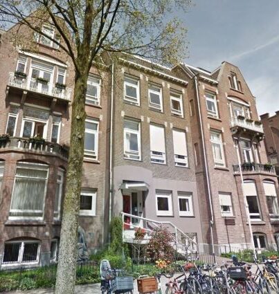 Het pand Van Eeghenstraat 70-72 in Amsterdam.