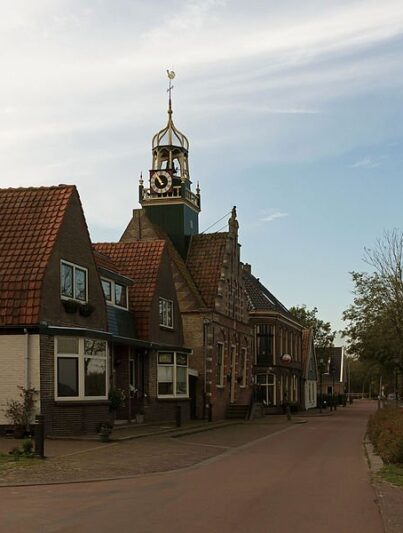 Raadshuis Barsingerhorn in gemeente Hollandse Kroon.