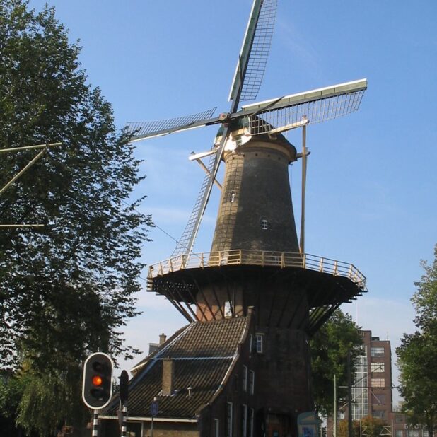 Korenmolen de Roos in Delft.