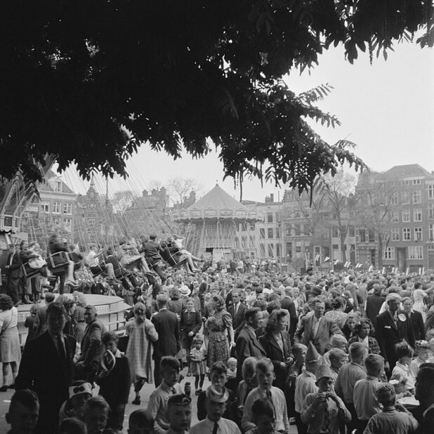 Bevrijdingskermis Amsterdam in 1945.