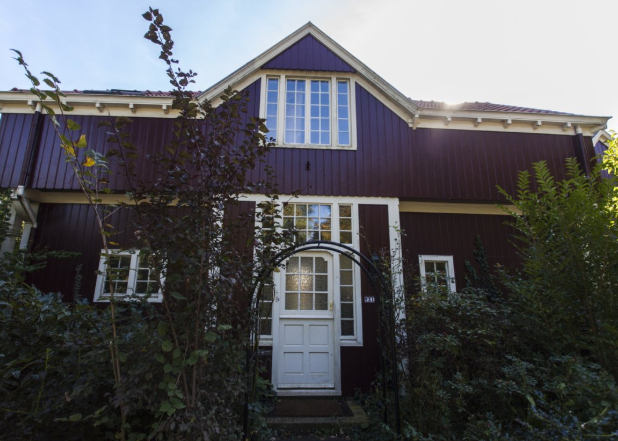 Villa van De Bazel in Bussum mét aanbouw.