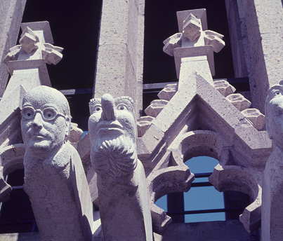 Disneyfiguren op de Eusebiuskerk in Arnhem.