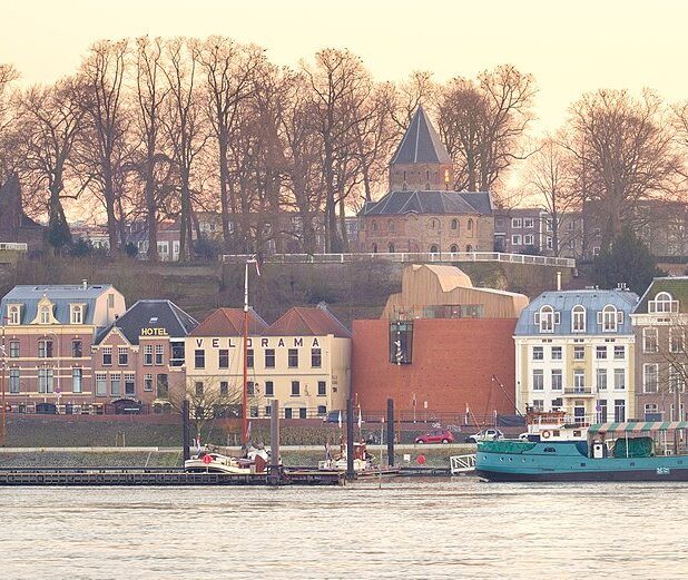 Gezicht op Nijmegen (waaronder De Bastei).