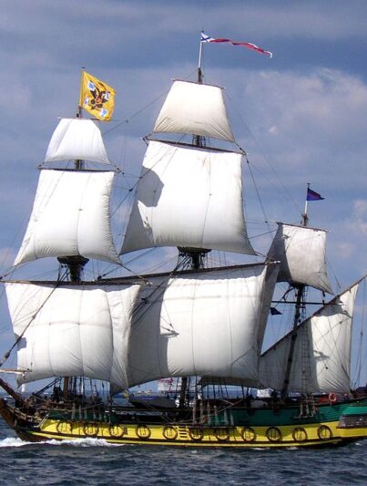 Het fregat ‘Shtandart’, een replica van het schip dat Peter de Grote in 1703 in Sint Petersburg liet bouwen. Zaandam is de 'tweede thuishaven' van het schip