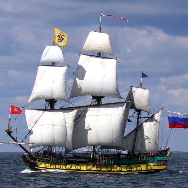 Het fregat ‘Shtandart’, een replica van het schip dat Peter de Grote in 1703 in Sint Petersburg liet bouwen. Zaandam is de 'tweede thuishaven' van het schip
