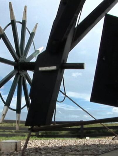 Molenaar Barend Zinkweg bij zijn molen.