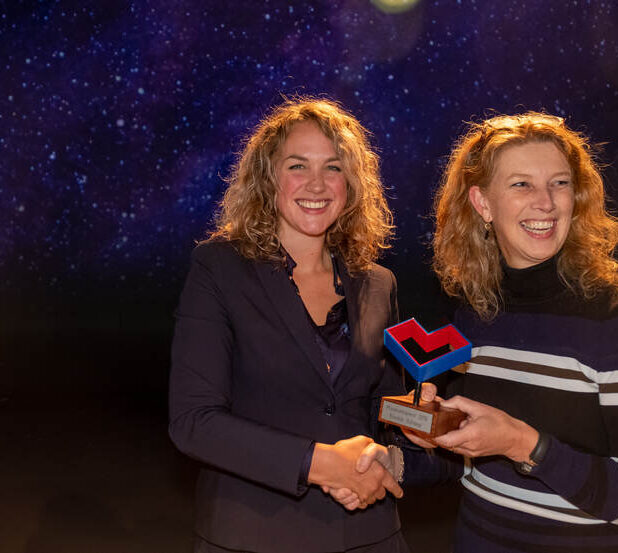 Winnaar van Museumtalentprijs 2019 Boukje Schaap met Susan Lammers.