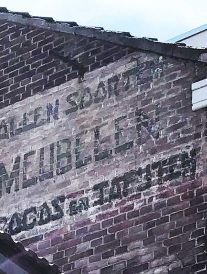 Gevelreclame aan de Telefoonstraat in Tilburg.