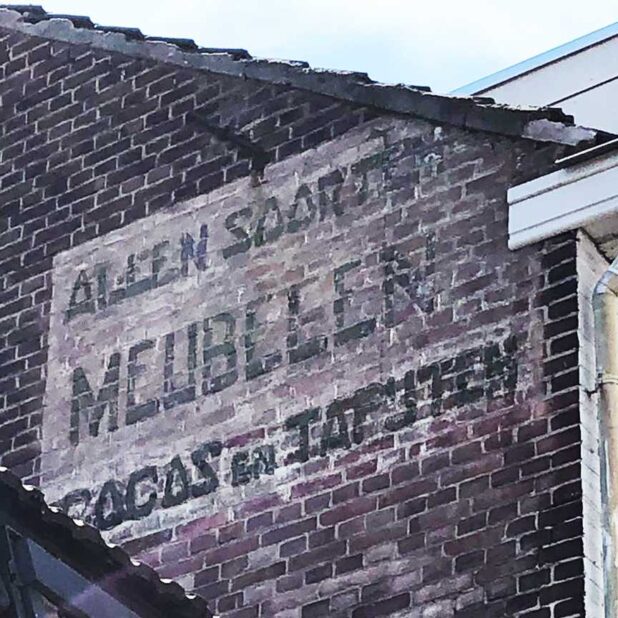 Gevelreclame aan de Telefoonstraat in Tilburg.