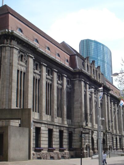 Oude postkantoor Rotterdam nog intact.