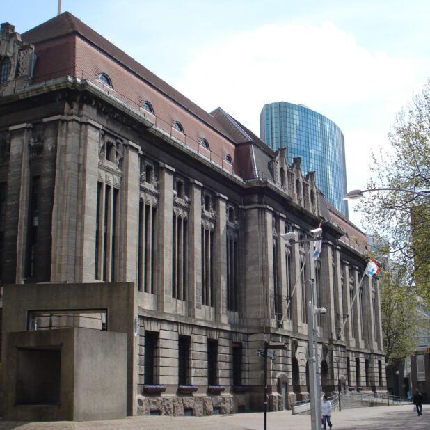 Oude postkantoor Rotterdam nog intact.