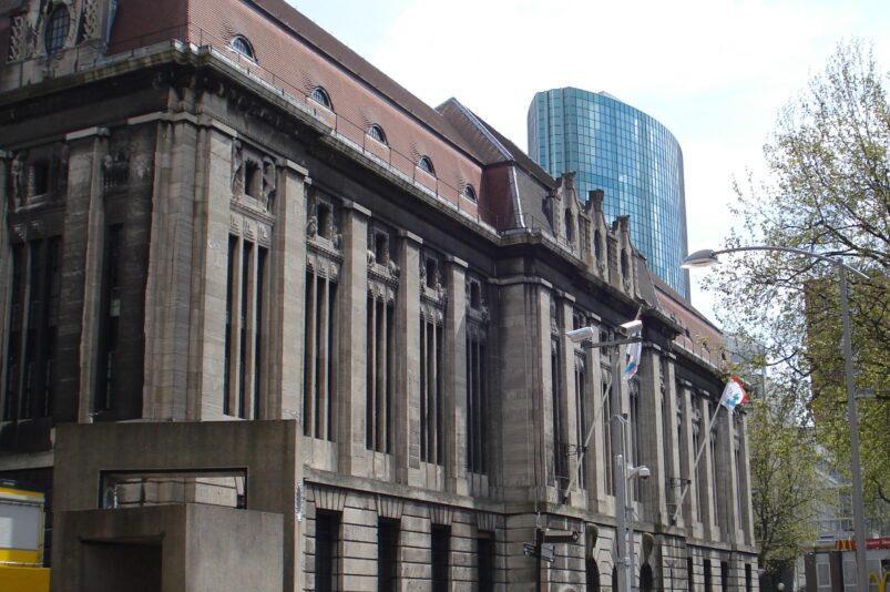 Oude postkantoor Rotterdam nog intact.